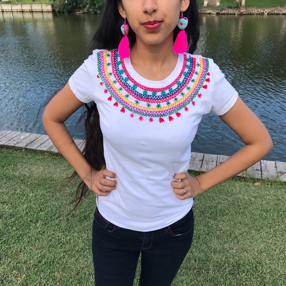 Mexican Enbroidered T-Shirt - Picture 3 of 4